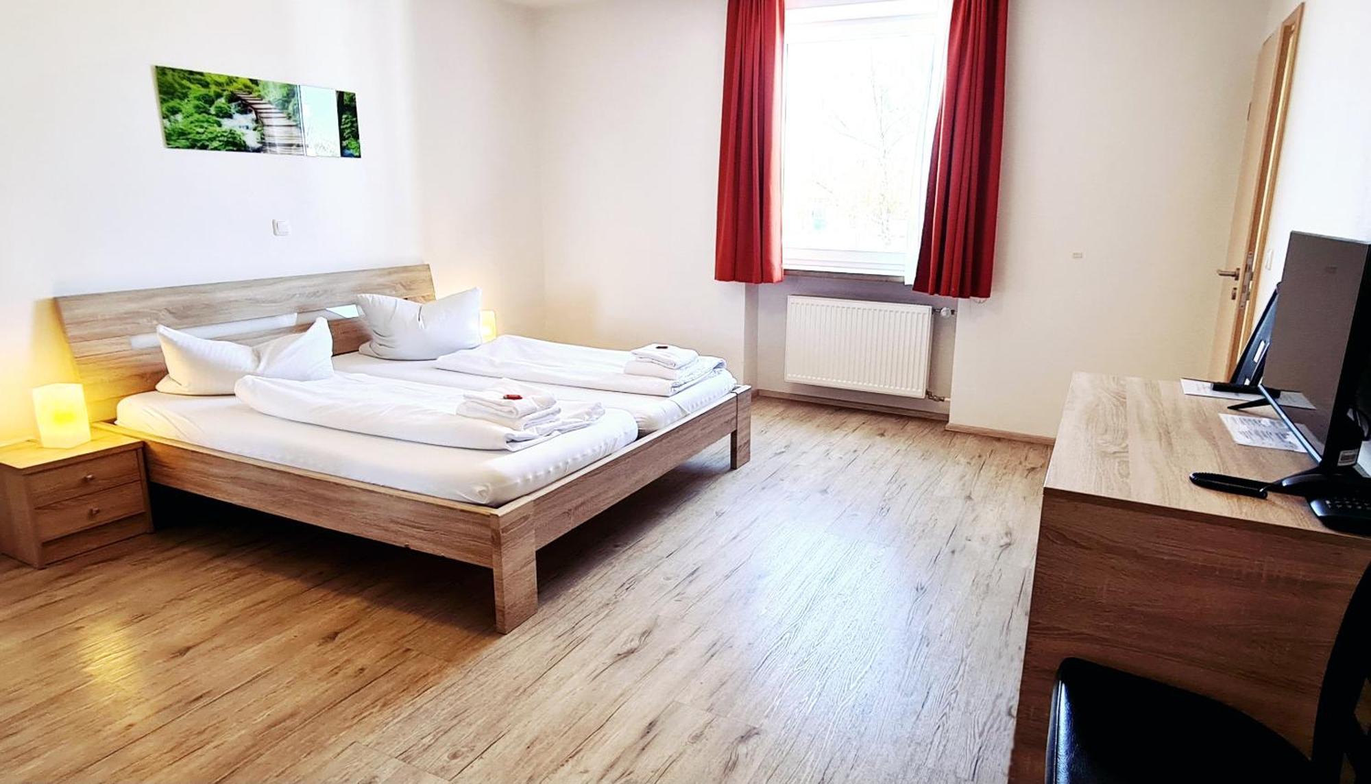 Hotel Krone โคนิกส์บรุนน์ ภายนอก รูปภาพ